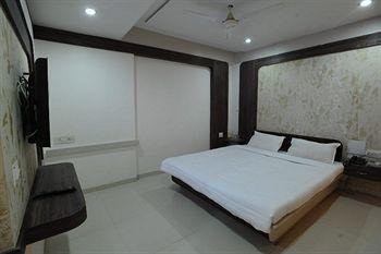 Jal Sagar Hotel Vadodara Buitenkant foto