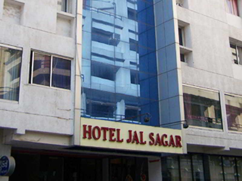 Jal Sagar Hotel Vadodara Buitenkant foto