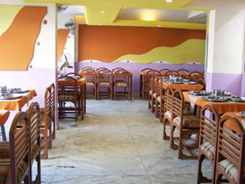 Jal Sagar Hotel Vadodara Buitenkant foto