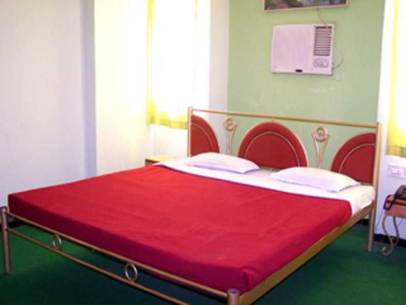 Jal Sagar Hotel Vadodara Buitenkant foto