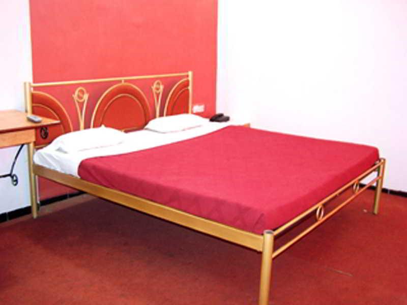 Jal Sagar Hotel Vadodara Buitenkant foto