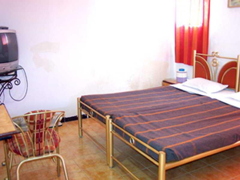 Jal Sagar Hotel Vadodara Buitenkant foto