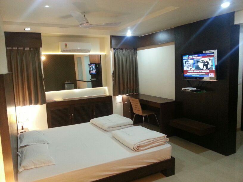 Jal Sagar Hotel Vadodara Buitenkant foto